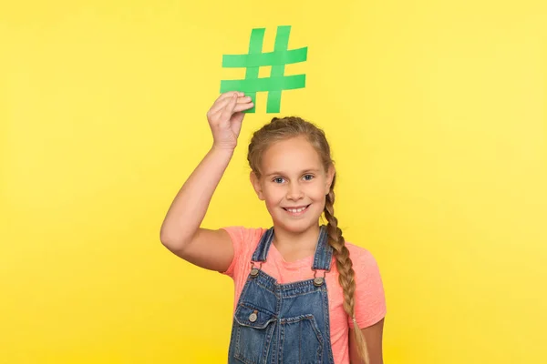 Conteúdo Web Viral Fórum Internet Retrato Menina Feliz Com Trança — Fotografia de Stock