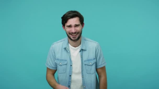 Hilarious Crazy Laughter Bearded Guy Jeans Shirt Laughing Out Loud — Stock Video