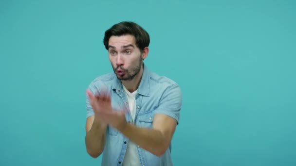Homme Barbu Inquiet Anxieux Jeans Chemise Gestuelle Facepalm Exprimant Regret — Video