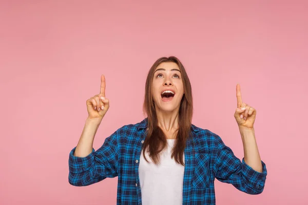 Wow Kijk Hierboven Gekke Advertentie Portret Van Een Verbaasd Brunette — Stockfoto