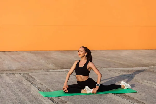 Motivated Athletic Positive Woman Tight Sportswear Black Pants Top Practicing — Stock Photo, Image