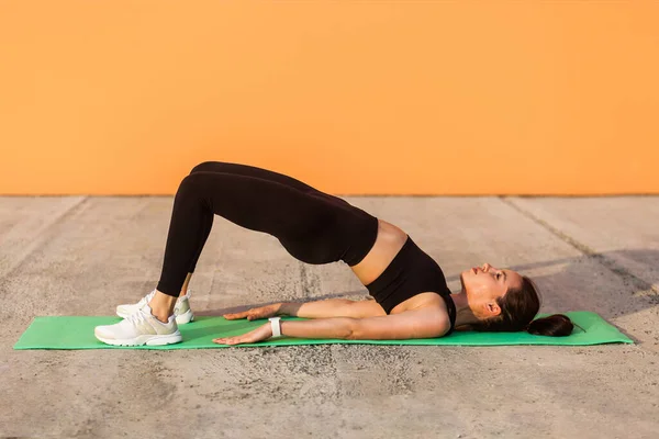 Ajuste Chica Atlética Ropa Deportiva Apretada Pantalones Negros Parte Superior — Foto de Stock