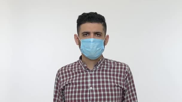 Bossy Chlap Hygienické Masce Gestikulující Stop Prohibiční Znamení Zkříženýma Rukama — Stock video