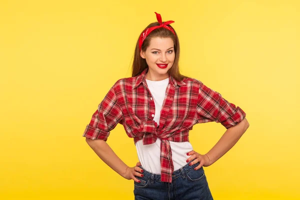 Retrato Menina Pinup Positivo Com Maquiagem Brilhante Batom Vermelho Camisa — Fotografia de Stock