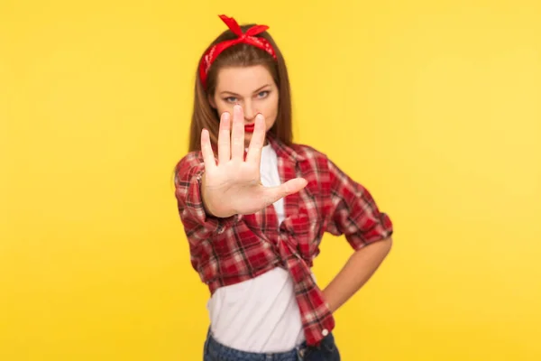 Proibição Conceito Proibição Retrato Menina Pinup Camisa Quadriculada Headband Mostrando — Fotografia de Stock