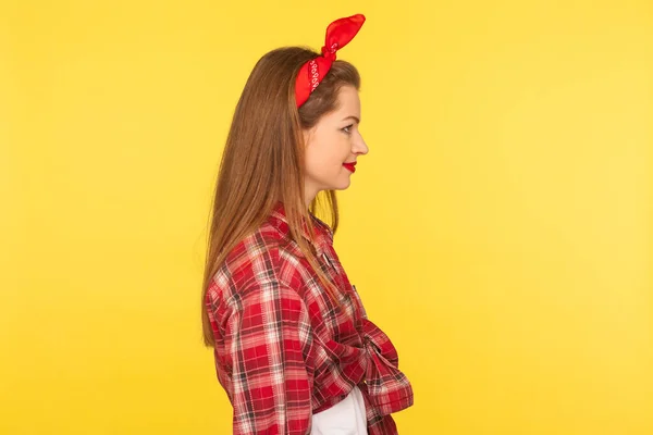 Vista Lateral Alegre Niña Pinup Feliz Con Camisa Cuadros Diadema —  Fotos de Stock