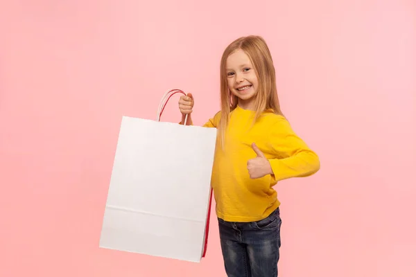 Hou Van Winkelen Een Kinderwinkel Portret Van Zorgeloos Gelukkig Klein — Stockfoto