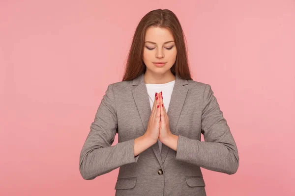 Yoga Controle Mente Retrato Jovem Mulher Terno Negócios Meditando Com — Fotografia de Stock