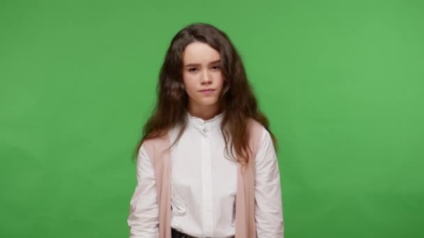 Vorsicht Strenges Brünettes Teenie Mädchen Weißem Hemd Das Vor Fehlern — Stockvideo