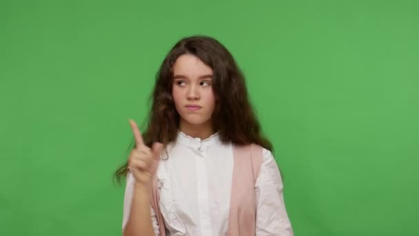 Weg Overstuur Geïrriteerde Tiener Brunette Meisje Wit Shirt Wijzen Weg — Stockvideo