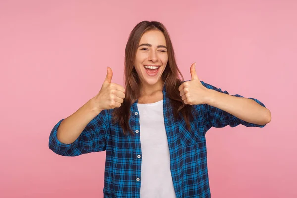 Bien Hecho Retrato Chica Entusiasta Camisa Cuadros Pie Con Los —  Fotos de Stock