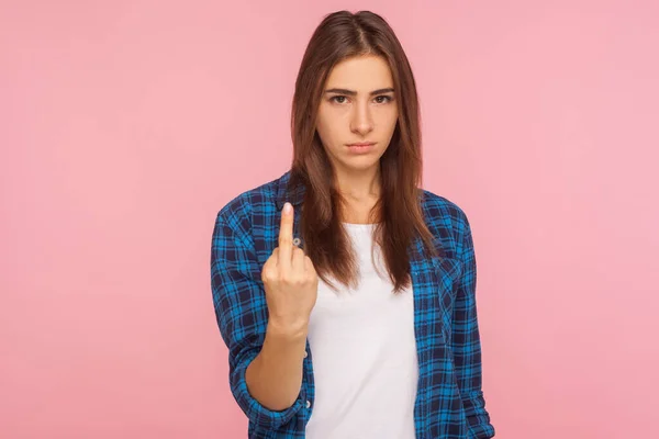 Portret Van Ontevreden Vulgair Meisje Geruit Shirt Met Middelvinger Onbeleefd — Stockfoto