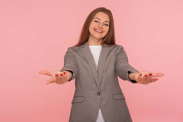 Piacere Conoscerla Ritratto Giovane Donna Amichevole Abito Lavoro Alzando Mani — Foto Stock