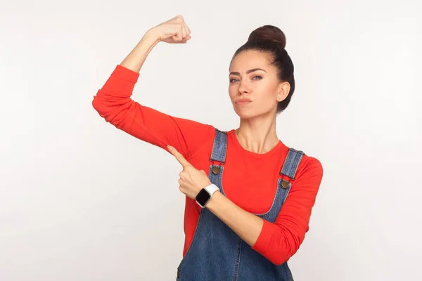 Kijk Ben Onafhankelijk Sterk Portret Van Een Zelfverzekerd Energiek Stijlvol — Stockfoto