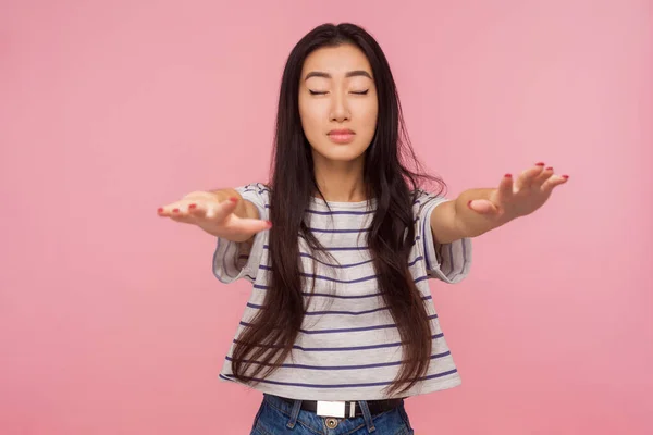 Zie Niks Portret Van Brunette Meisje Gestreept Shirt Staan Met — Stockfoto