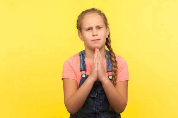 Bitte Erlaubnis Porträt Eines Flehenden Kleinen Mädchens Jeanshosen Das Sich — Stockfoto