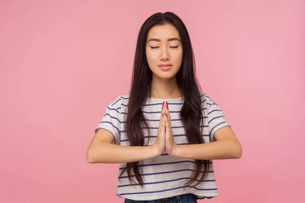 Lugn Harmoni Och Yoga Porträtt Fridfull Flicka Med Långt Brunett — Stockfoto