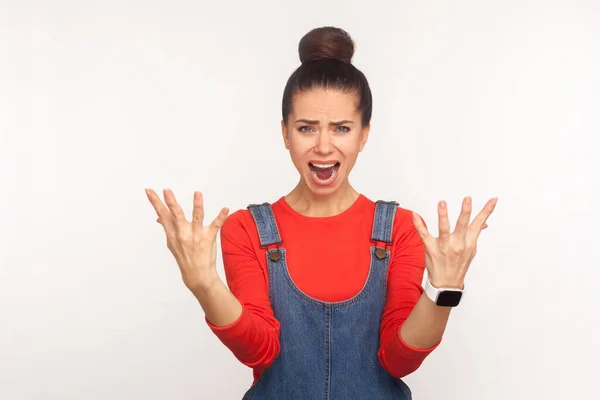 Cómo Pudiste Retrato Niña Irritada Con Moño Pelo Overoles Mezclilla — Foto de Stock