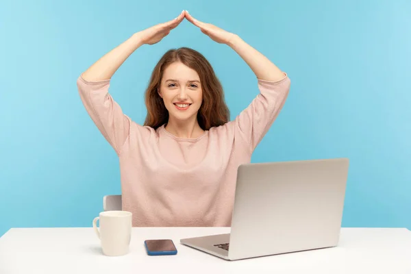 Vita Protetta Sicurezza Agente Assicurativo Allegra Donna Positiva Che Gesto — Foto Stock