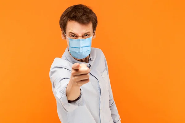 Hey Porträt Eines Wütenden Jungen Arbeiters Mit Chirurgischer Maske Der — Stockfoto