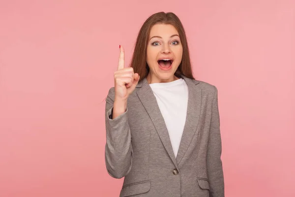 Startup Idee Portret Van Een Geïnspireerde Jonge Vrouw Een Zakenpak — Stockfoto