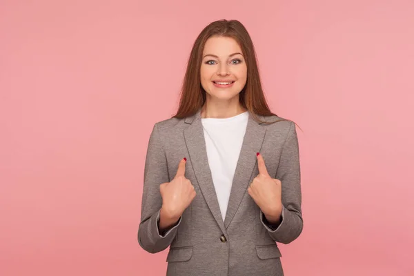 Questo Sono Ritratto Imprenditrice Felice Giovane Donna Giacca Cravatta Che — Foto Stock