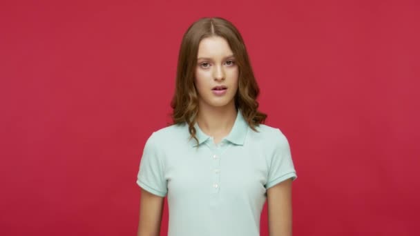No, don't do that! Displeased bossy brunette woman in polo t-shirt making forbiddance with admonishing finger gesture, disapproval sign, warning of mistake. studio shot isolated on red background — Stock Footage Don Displeased Bossy Brunette Woman Polo Shirt Making Forbiddance Admonishing Video Clip