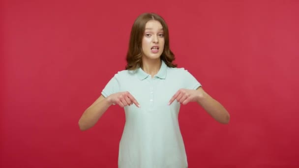 Kom Hier Geïrriteerd Bazige Strenge Jonge Brunette Vrouw Shirt Naar — Stockvideo