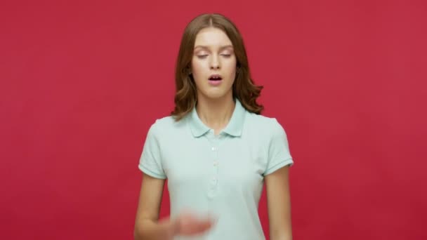 Ich Werde Niemandem Etwas Sagen Verängstigte Junge Frau Polo Shirt — Stockvideo