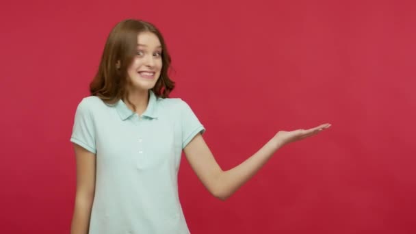 Overjoyed Enthusiastic Girl Holding Copy Space Palm Looking Excitedly Pointing — Stock Video