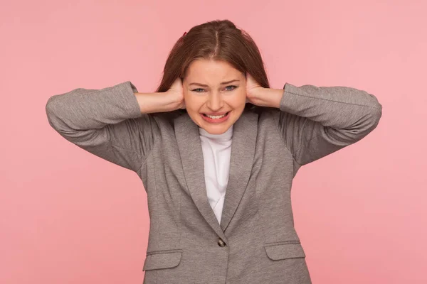 Non Voglio Ascoltarti Ritratto Giovane Donna Stressata Irritata Abito Lavoro — Foto Stock