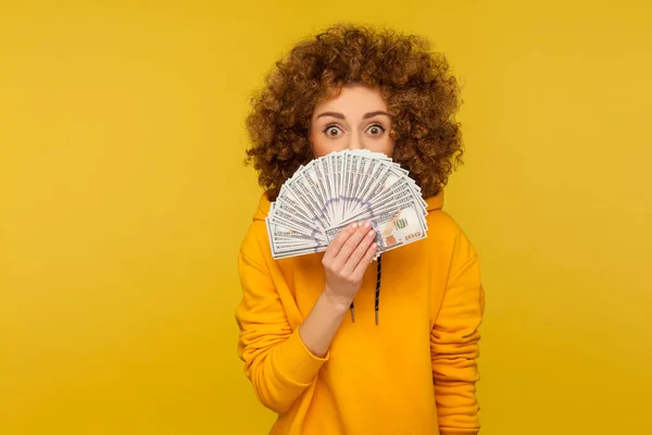 Portrait Surprised Curly Haired Woman Urban Style Hoodie Peeking Out — Stock Photo, Image