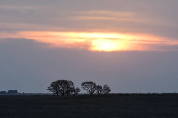 Puesta Sol Naranja Con Nubes — Foto de Stock