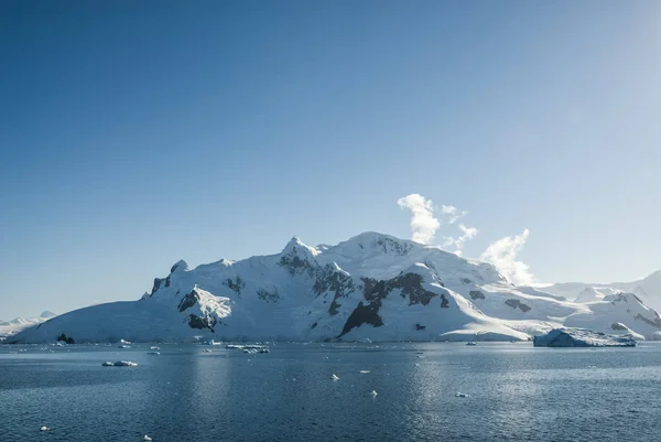 Mar Montanhas Paisagem Antártida — Fotografia de Stock