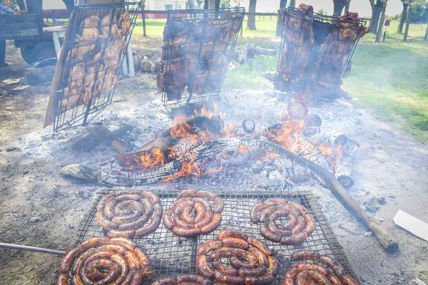 Μπάρμπεκιου Ψητά Λουκάνικα Παραδοσιακή Κουζίνα Αργεντινής — Φωτογραφία Αρχείου