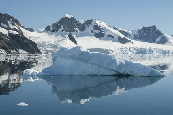 Paisagem Das Montanhas Paraiso Bay Antártica Pennsula — Fotografia de Stock