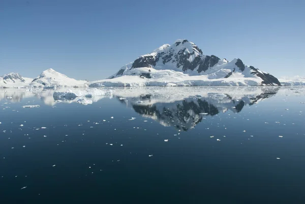 Paraiso Bay Βουνά Τοπίο Antartic Pennsula — Φωτογραφία Αρχείου