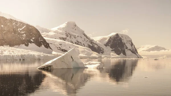 Paisaje Montañoso Antártico Isla Decepción —  Fotos de Stock
