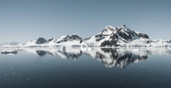 南极彭苏拉州帕莱索湾山区景观 — 图库照片