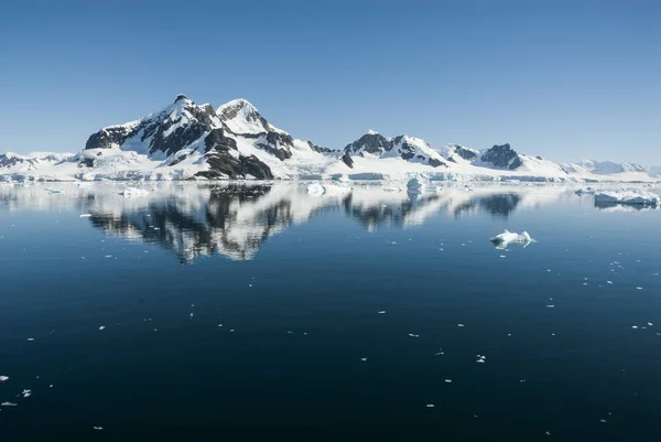 Paraiso Bay Montagne Paesaggio Antartico Pennsula — Foto Stock