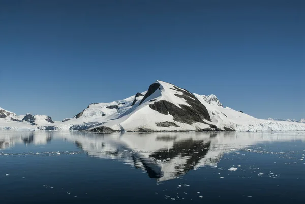 Paisagem Das Montanhas Paraiso Bay Antarctic Pennsula — Fotografia de Stock