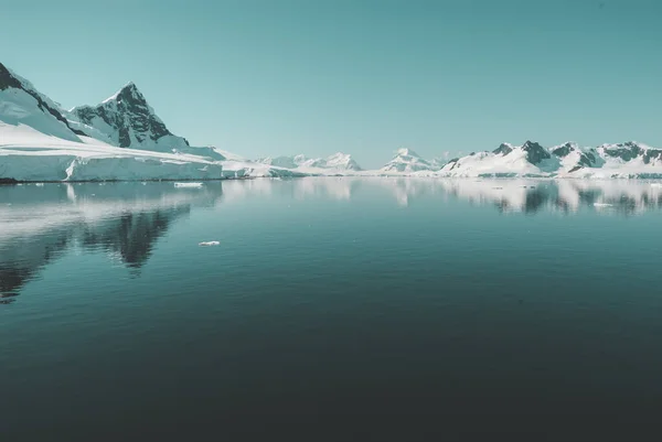 Paraiso Bay Berglandschap Antarctisch Pennsula — Stockfoto