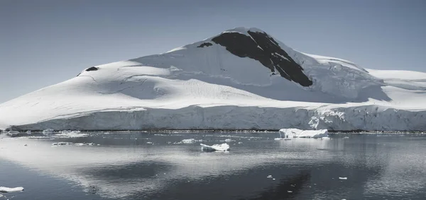 Paraiso Bay Hegység Táj Antarktisz Pennsula — Stock Fotó
