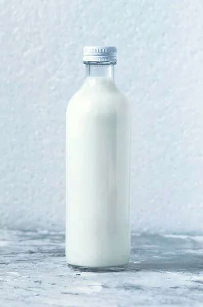 Молоко Цельномолочная Бутылка Молока Белом Фоне — стоковое фото