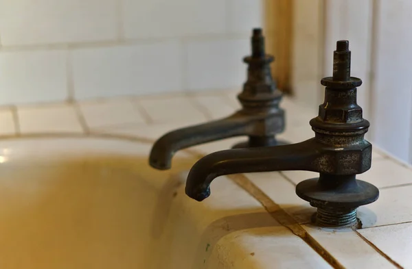 Old shower faucet handles — Stock Photo, Image