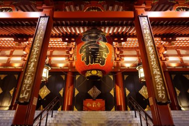 Tokyo / Japonya - Mayıs 03 2019: Sensoji Tapınağı gece görüşü, Asakusa Tapınağı