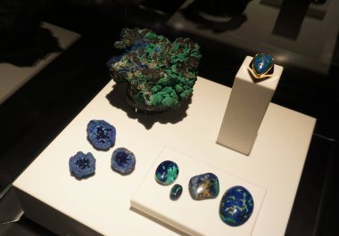 Azurmalachite yarı değerli mücevher. Mücevher bileşimi mücevher, druse minerali