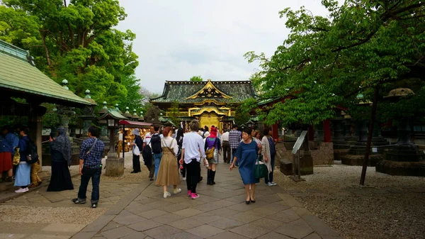 Tokyo Japan May 2019 Many Visitors Various Nationalities Ages Temple — Stock Photo, Image