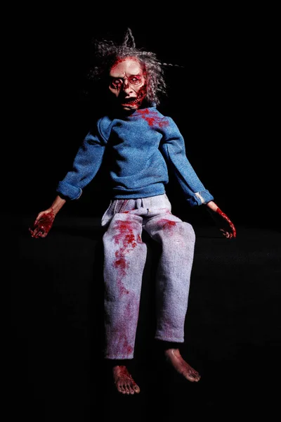 Stílusos zombi. horror koncepció. foltos zombi egy fekete backgr — Stock Fotó