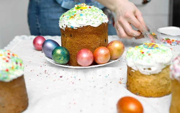 Nyaralás Húsvét Elkészítése Díszített Tojás Sütés Torta Máz — Stock Fotó